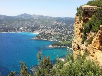 Où se trouvent les plus hautes falaises maritimes de France ?