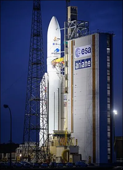 Quelle est cette commune française en K qui abrite le centre spatial guyanais chargé du lancement des fusées Ariane ?