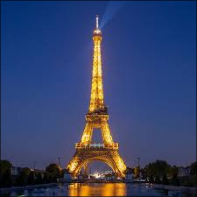 On commence par un facile, dans quel pays trouve-t-on la tour Eiffel ?
