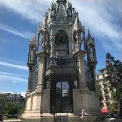 Où peut-on admirer le monument Brunswick ?