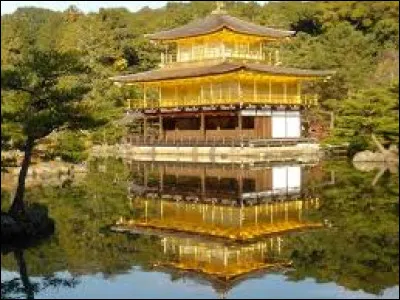 Dans quel pays se trouve le pavillon d'or ?