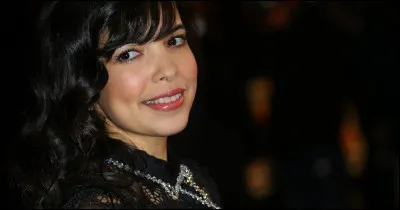 Quel est le titre de cette chanson : "Non ne le jugez pas / Vous qui ne connaissez pas / Les vertiges et le labeur / Vous êtes faussement heureux, vous troquez vos valeurs " ?