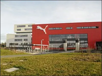 Qui a cr&eacute;&eacute; la marque "PUMA" en 1948 ?