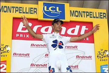 De quelle nationalit tait le coureur qui a remport le prix combatif lors de la premire tape de cette grande boucle ?