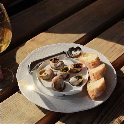 Un escargot est tombé dans un puits de 10 m de profondeur et essaye de le remonter. Chaque jour il monte de 3 mètres et glisse de 2 durant la nuit. Combien de jours va-t-il lui falloir pour sortir ?