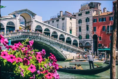 Quel est le nom de cette ville ?