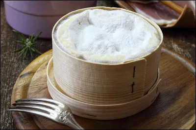Quel est ce fromage en V à base de lait de vache, crémeux et doux à la fois ?