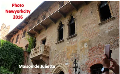 Dans quelle ville d'Italie en V se déroule la tragédie amoureuse de deux jeunes gens, Roméo et Juliette ?