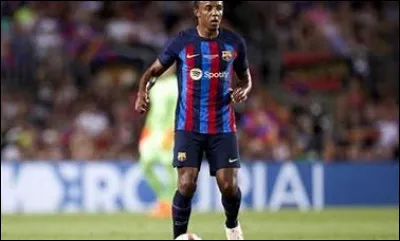 Quel est le numéro de ce joueur au FC Barcelone ?