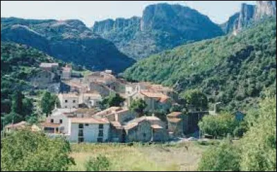 Village occitan, dans le parc naturel régional du Haut-Languedoc, Saint-Geniès-de-Varensal se situe dans le département ...