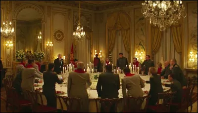 Vous arrivez à Panem, un grand repas est donné en votre honneur :