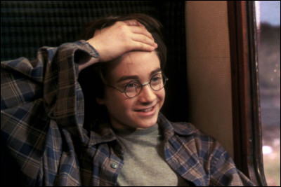 À quel âge Harry entre-t-il à Poudlard ?