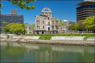 Quelle est cette ville japonaise en H, mondialement connue depuis le 6 août 1945 pour avoir été la cible d'un bombardement atomique par les États-Unis lors de la Seconde Guerre mondiale ?