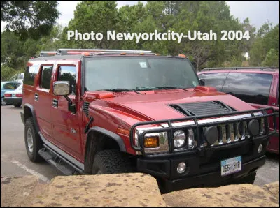 Quel est ce constructeur en H qui produit aux États-Unis des véhicules utilitaires sportifs ?