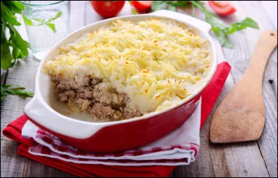 Quel est ce plat en H à base de purée de pommes de terre et de viande de boeuf hachée, le tout cuit au four ?