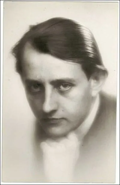 Publié en 1928 chez Grasset, "Les Conquérants" est un roman de...