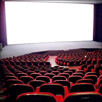 Quelle marque de glace fond&eacute;e par un Am&eacute;ricain d�origine danoise fait son apparition dans les salles de cin&eacute;ma en 1922 ?