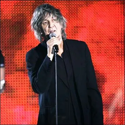 Quelle salle de spectacle cr&eacute;&eacute;e &agrave; l�initiative de Jack Lang a &eacute;t&eacute; inaugur&eacute;e en 1984 par des concerts de Jacques Higelin ou de Renaud ?