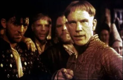 Dans le film "Jeanne d'Arc" avec Milla Jovovich, quel acteur interprète le roi Charles VII  ?