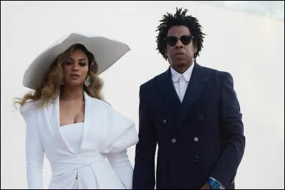 Avec quel autre chanteur Jay-Z sort-il le single "Otis", hommage à Otis Redding, extrait de leur album en commun en 2011 ?