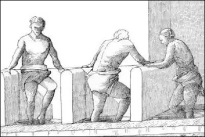 Comment se nomment les premières constructions romaines réservées au lavage du linge ?