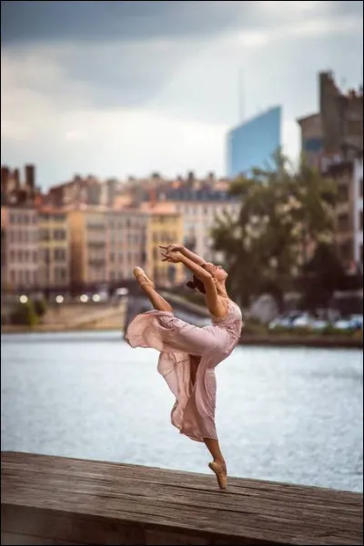 Sous quel nom est mieux connue la maladie nerveuse appelée "chorée de Sydenham" ?