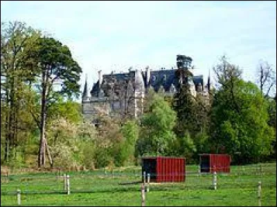 Je vous emmène dans les Hauts-de-France, à la découverte du château de Vallière, à Mortefontaine. Commune de l'arrondissement de Senlis, elle se situe dans le département ...