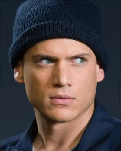 Avec qui Michael Scofield partage t-il sa cellule dans la prison de Fox River ?