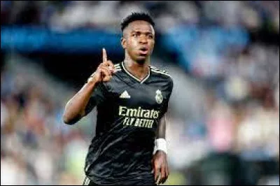 Qui est ce joueur de football ?