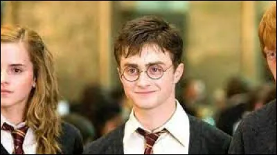 Harry meurt dans le livre au 7e tome.