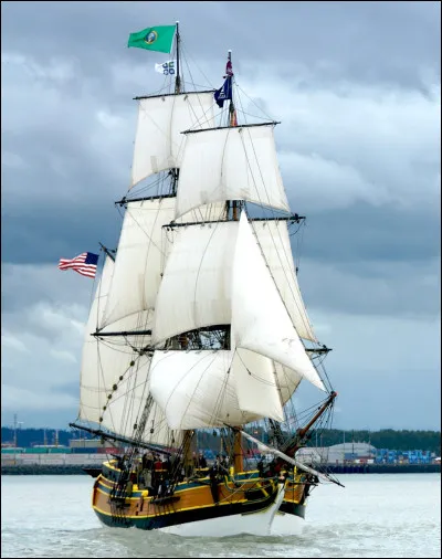 Quel est ce voilier en B, rapide et maniable, bateau de prédilection des pirates et des corsaires ?