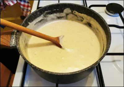 Quelle est cette sauce en B à base de farine, de beurre, le tout cuit avec du lait ou de la crème ?