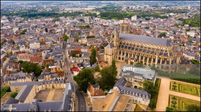 Quelle ville en B est la préfecture du département du Cher ?