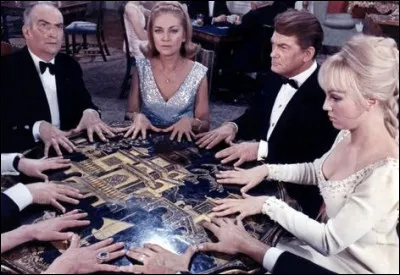 Elle est Hélène dans cette trilogie d'André Hunebelle :