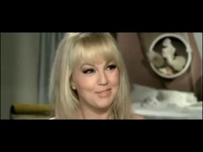 Elle joue aux côtés de Jean-Paul Belmondo, Jean-Pierre Marielle, Geneviève Page et Stefania Sandrelli dans ce film de Jean Becker, sorti en 1966 :