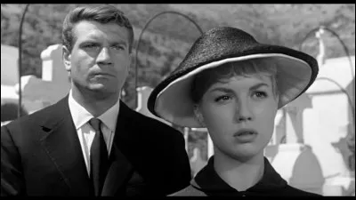 Elle est Eva Dollan, amoureuse de Philippe Delaroche (Henri Vidal), dans ce film d'Henri Verneuil :