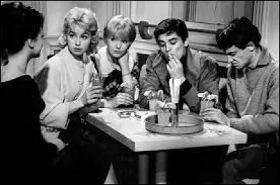 Elle était Virginie Dumaillet, poursuivie par la police, et ses copains étaient Loulou et Pierrot (Delon et Belmondo), dans ce film de Marc Allégret :