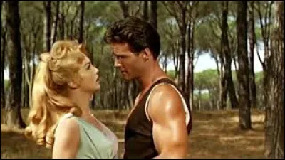 Elle est Androméde, aux côtés de Steve Reeves, dans ce film du genre péplum réalisé par Maurice Tourneur :