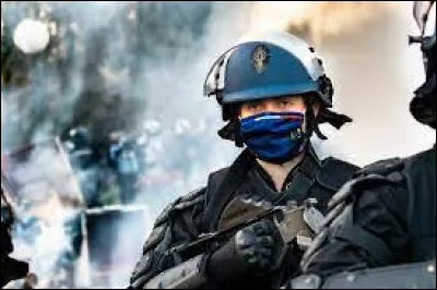 Quel est le métier exercé par cette jeune personne ?