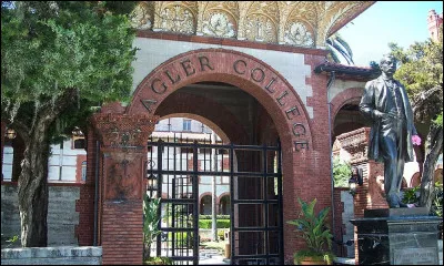 Au coll&egrave;ge, tu es..