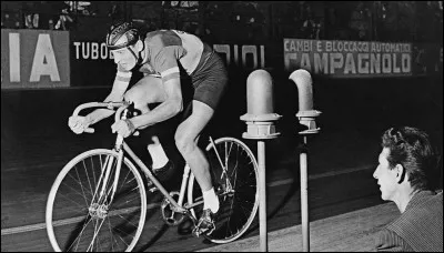 Il bat le record du monde de l'heure que venait d'établir Jacques Anquetil en parcourant ... dans l'heure.