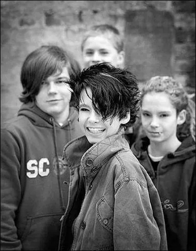 Le premier groupe des quatre garçons, qui n'a pas marché, était :