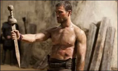 Dans quelle sp&eacute;cialit&eacute; (armatura) Spartacus a-t-il &eacute;t&eacute; form&eacute; pour combattre dans les ar&egrave;nes ?