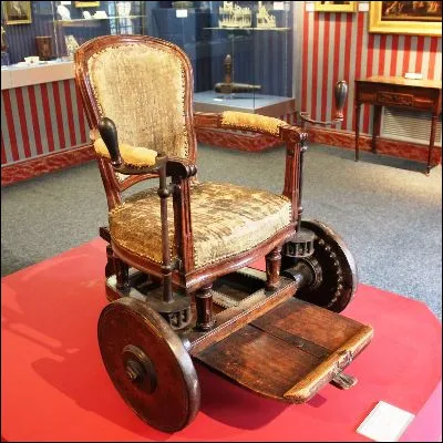 Quel r&eacute;volutionnaire, d&eacute;put&eacute; du Puy-de-D&ocirc;me, &eacute;tait clou&eacute; dans une chaise roulante quand il fut condamn&eacute; &agrave; mort et guillotin&eacute; ?