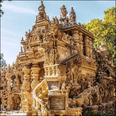 Quel acteur incarne le r&ocirc;le principal du film "L�Incroyable histoire du facteur Cheval" ?