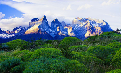 Situons d'abord la localisation* du puma dont on va découvrir des caractéristiques : le parc national Torres del Paine au Chili*.
Ce parc se trouve en Patagonie*.