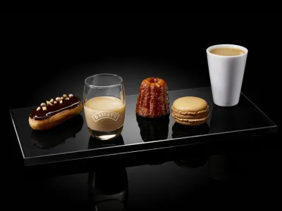 Nous prendrons volontiers un café gourmand. Que sont donc les trois mignardises qui l'accompagnent ?