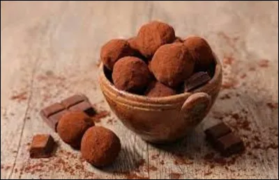 Géographie / histoire / gastronomie : 
Dans quelle ville de Savoie a été inventée la truffe en chocolat par le pâtissier Louis Dufour, en décembre 1895 ?