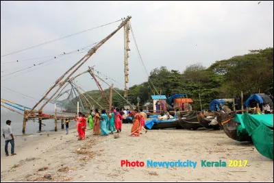 Quelle est cette ville en C, la plus importante de l'Etat indien du Kerala , située sur la côte Malabar et célèbre pour ses carrelets de pêche chinois ?