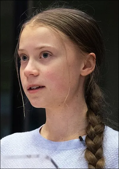 Elle est née le 3 janvier 2003. Écologiste, elle s'est fait connaître en militant contre le réchauffement climatique. Greta Thunberg est son nom, mais quelle est sa nationalité ?